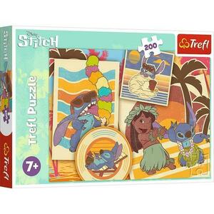 Puzzle Trefl, Disney Stitch, La Plaja cu Lilo si Stitch, 200 piese imagine